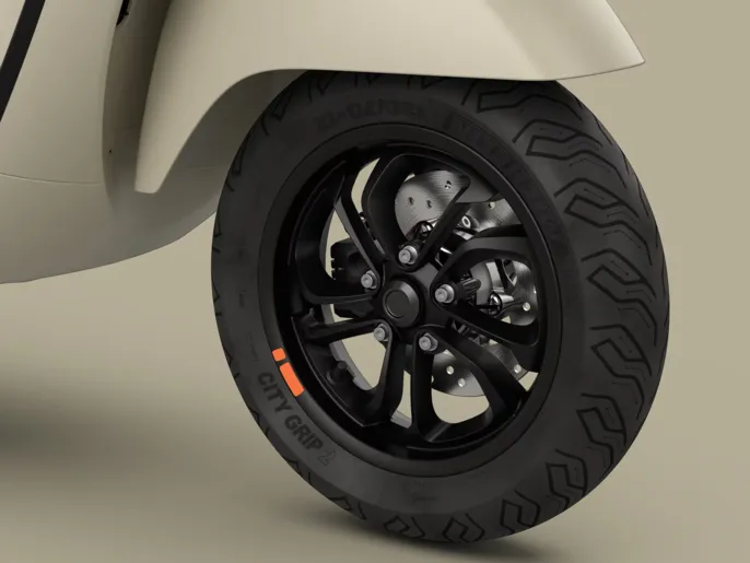 Vespa_Facelift_GTV-310_Wall-Image_1920x1440_Ruota-ant_1
