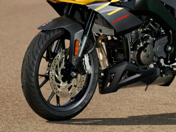 Aprilia_tuono125-wall-image-1920x1440_2