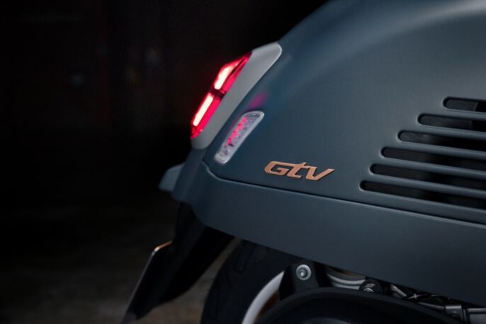 Vespa_Officina8_wall-image_1920x1280_3