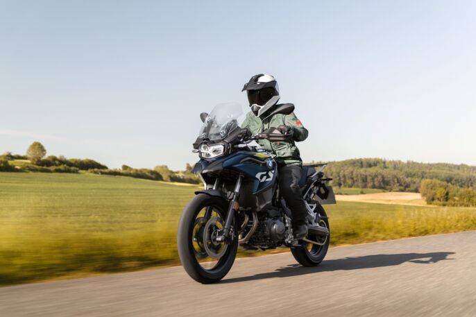 P90608193_highRes_bmw-motorrad-model-r