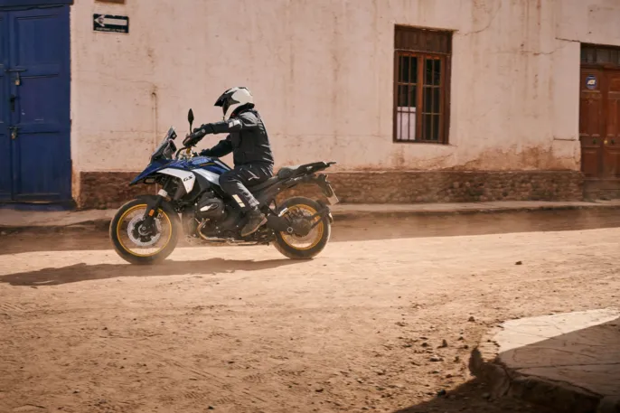 P90608212_highRes_bmw-motorrad-model-r