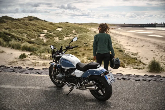 P90608218_highRes_bmw-motorrad-model-r