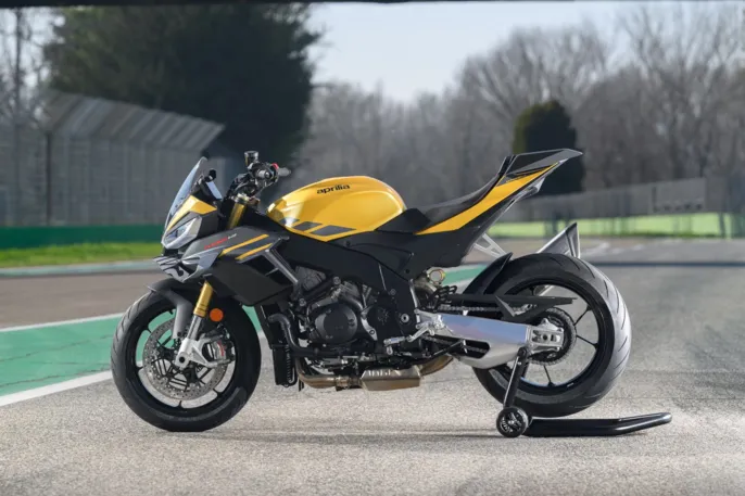Aprilia_TuonoV4_gallery_1920x1280_2
