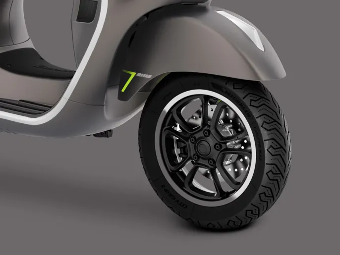 Piaggio-Vespa-GTS-SuperTech-1920x1440-WALL+IMG-DESK-C-125