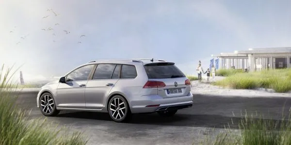 Passat za 6 000 Kč měsíčně opravdu nebyl vtípek.