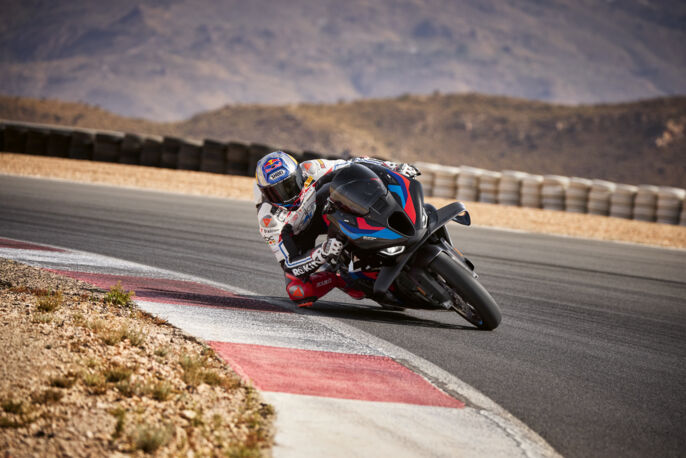 P90572479_highRes_the-new-bmw-m-1000-r