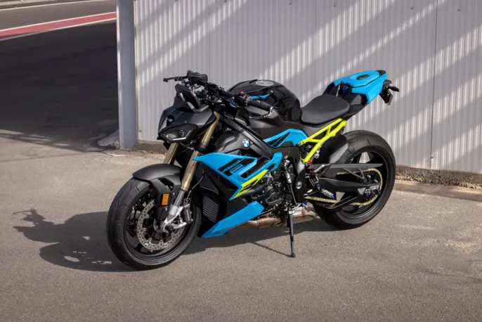 P90572564_highRes_the-new-bmw-s-1000-r