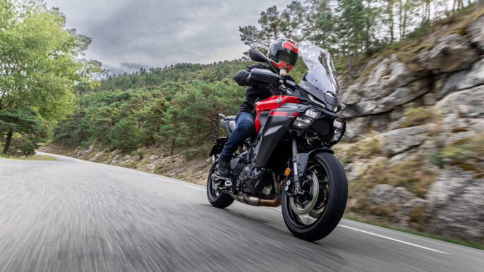2025-Yamaha-MT09ATRS-EU-Redline-Action-002-03