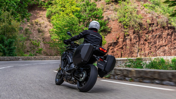 2025_YAM_MT09ATRDX_EU_MDNM6_ACT_012_03_preview