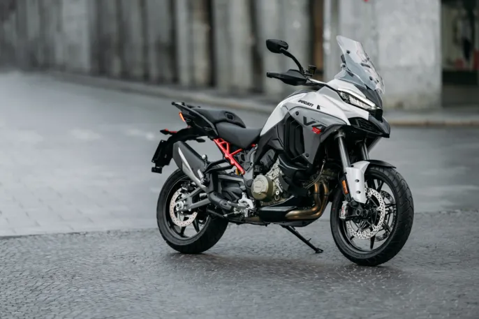 MY25_DUCATI_MULTISTRADA_V4S_DYN_ONLOCATION _149__UC692582_High