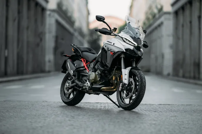 MY25_DUCATI_MULTISTRADA_V4S_DYN_ONLOCATION _148__UC692579_High