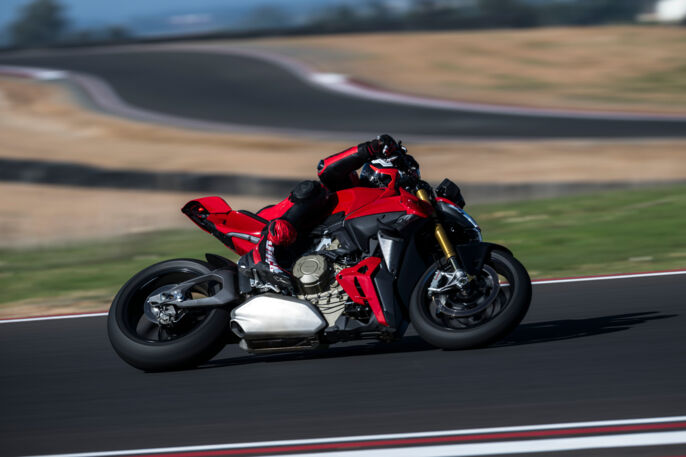 MY25_STREETFIGHTER_V4S_DYN _12__UC731733_High