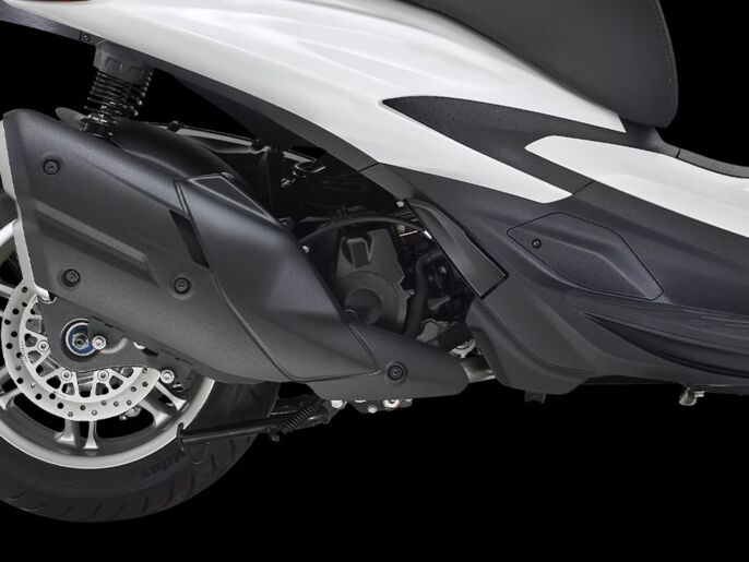 Piaggio_Beverly-400_close-up_900x675_Motore_2