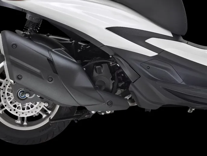 Piaggio_Beverly-400_close-up_900x675_Motore_2