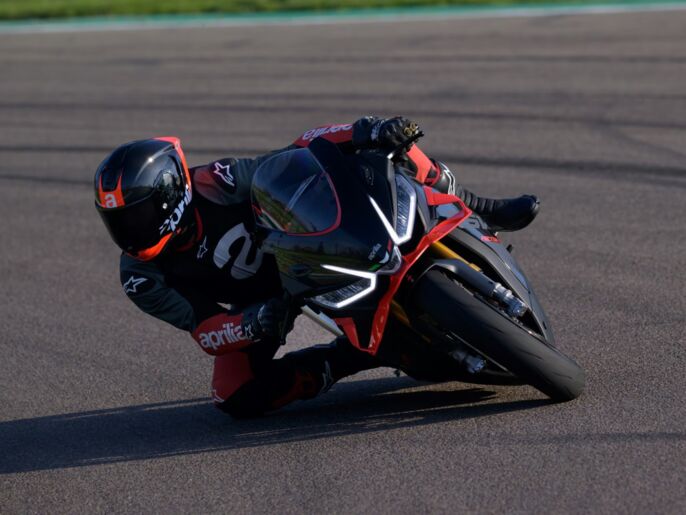 Aprilia_RSV4_FACTORY_gallery_3