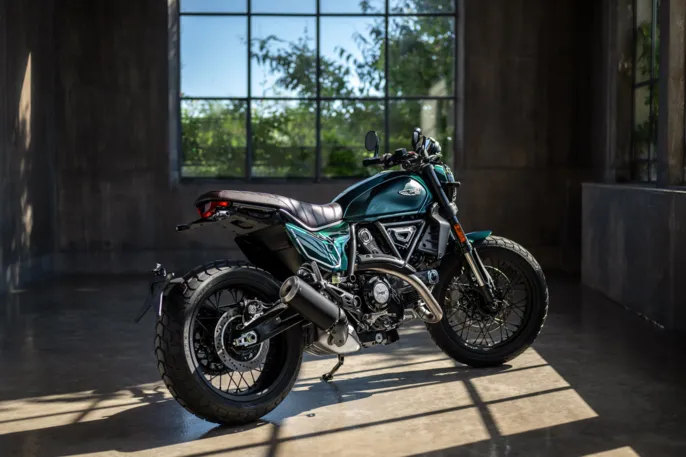 02 - MY26_SCRAMBLER_NIGHTSHIFT_EMERALDGREEN _20__UC852221_High