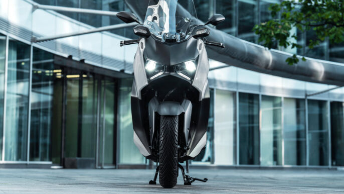 2026-Yamaha-XMAX125ASP-EU-Ceramic_Grey-Static-002-03