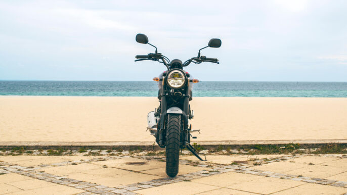 2026-Yamaha-XS125SV-EU-Legend_Silver-Static-005-03