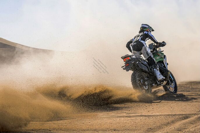 CFMOTO_1000MT-X_Outdoors_12-copy_edit