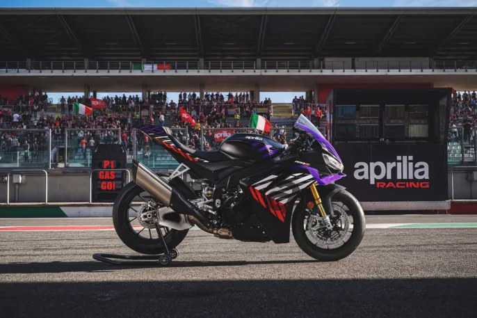 GAL-PREM-Aprilia-RSV4-Factory-D-3840x2560-G