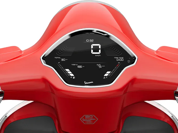 HS-Vespa-Red-125-DM-900x675-Technology