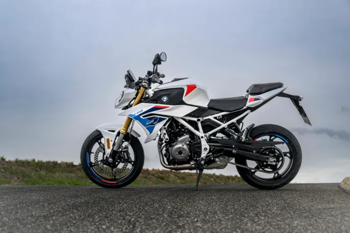 P90655303_highRes_bmw-f-450-r