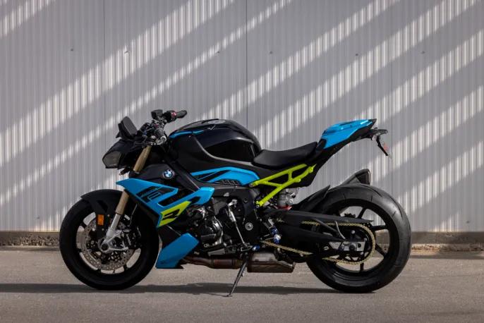 P90572560_highRes_the-new-bmw-s-1000-r