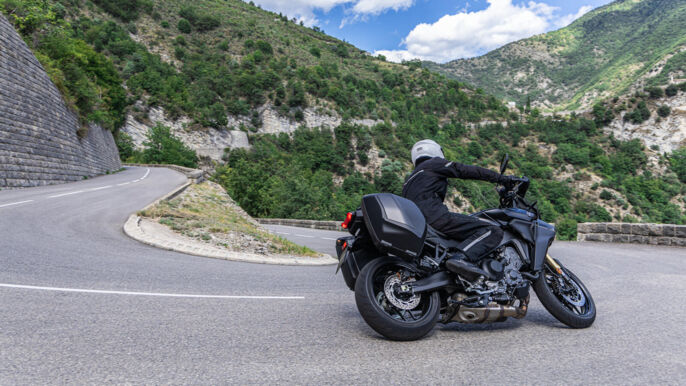 2025_YAM_MT09ATRDX_EU_MDNM6_ACT_014_03_preview