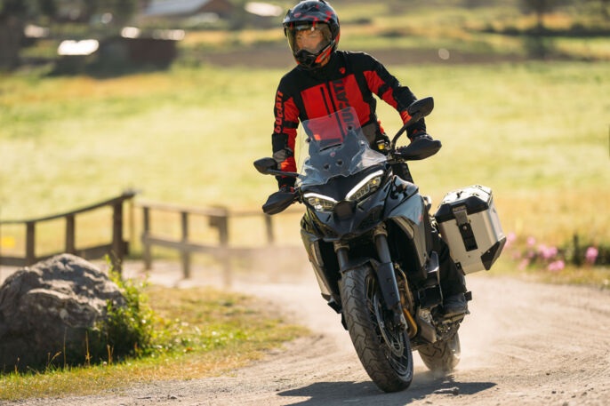 MY25_DUCATI_MULTISTRADA_V4S_DYN_ONLOCATION _74__UC692656_High