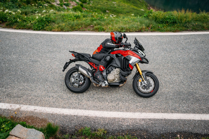 MY25_DUCATI_MULTISTRADA_V4_PIKES_PEAK_DYN_ONLOCATION _89__UC692852_High