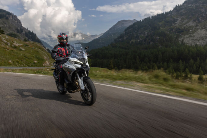 MY25_DUCATI_MULTISTRADA_V4S_DYN_ONLOCATION _132__UC692713_High