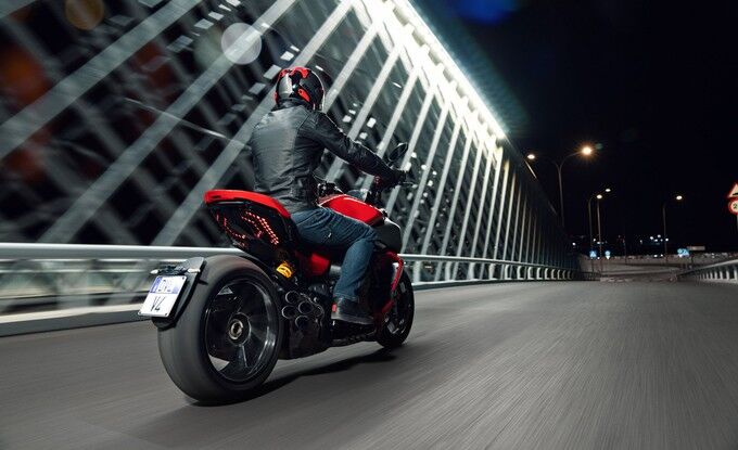 prov_urban_dvlv4_g2-93_uc450190_low_A1RTDJK_product_gallery