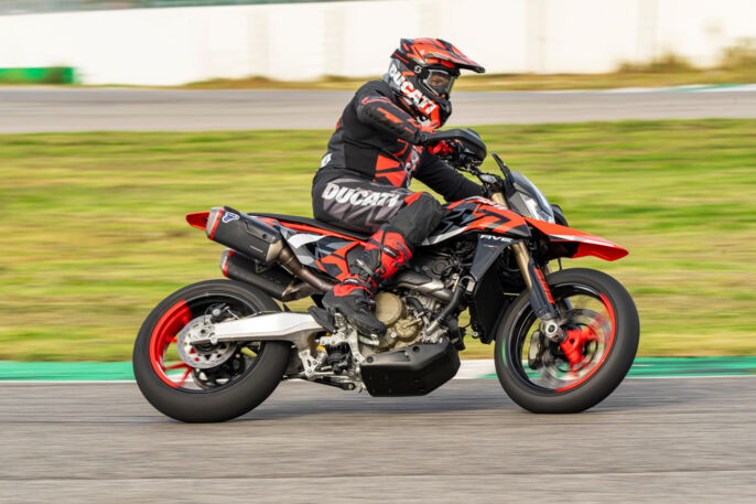 MY24_HYPERMOTARD_698_MONO _325__UC575893_High