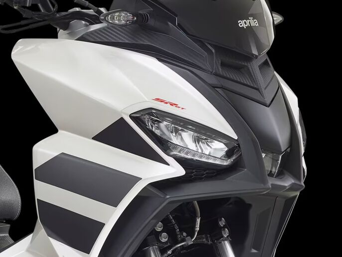 Aprilia_SR-GT_close-up_900x675_fari_1