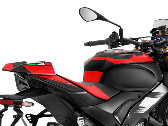 Aprilia_Facelift_Tuono-V4-Factory_Close-Up_900x675_Serbatoio_1