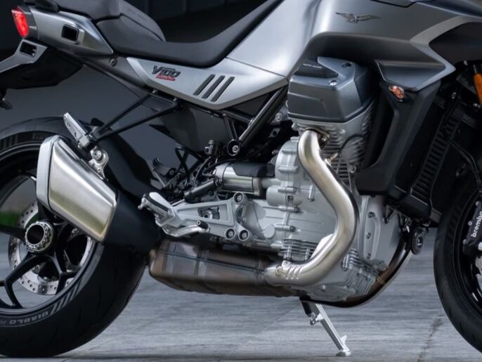 MG_V100_Mandello_engine_900x675