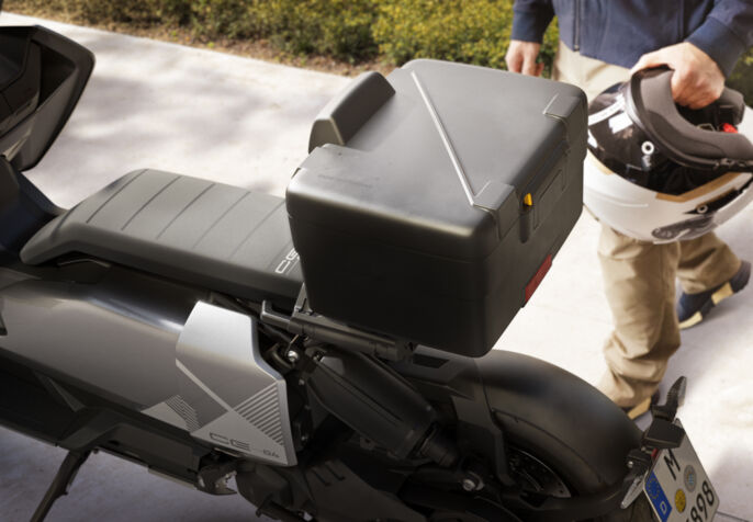 P90606329_highRes_the-new-bmw-ce-04-07