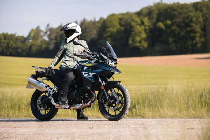 P90608226_highRes_bmw-motorrad-model-r