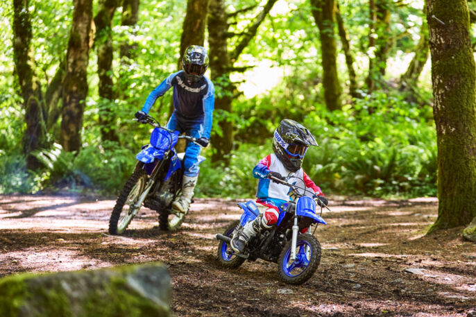 2026-Yamaha-PW50-EU-Icon_Blue-Action-001-03