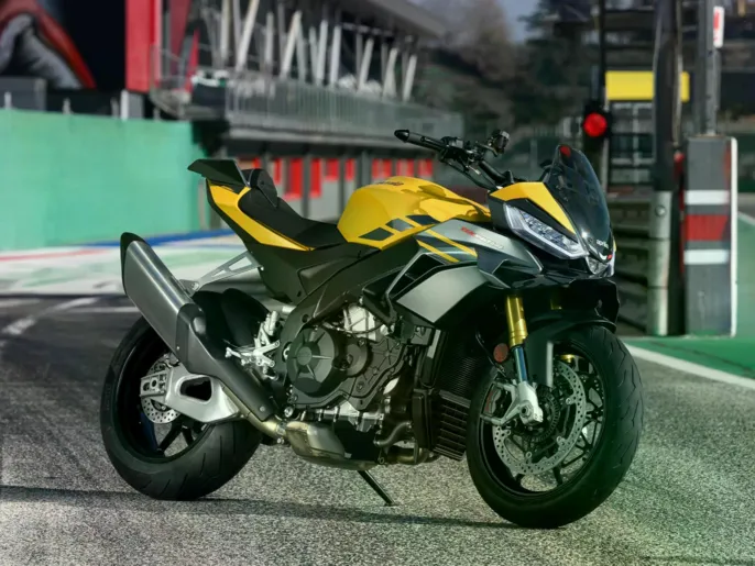 Aprilia_TuonoV4_wall-image_1920x1440_4