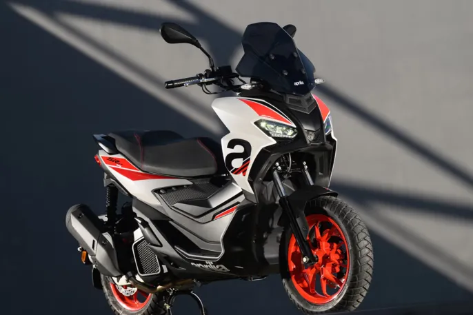 Aprilia-SRGT-Sport-125-wallimage_1_11zon