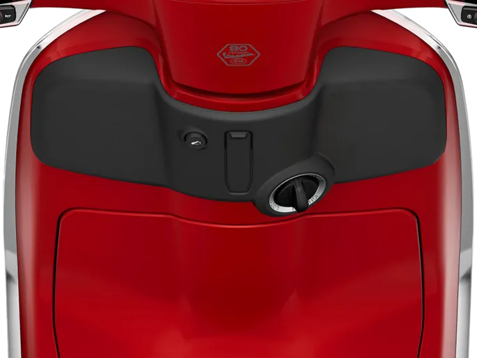 HS-Vespa-Red-125-DM-900x675-Keyless