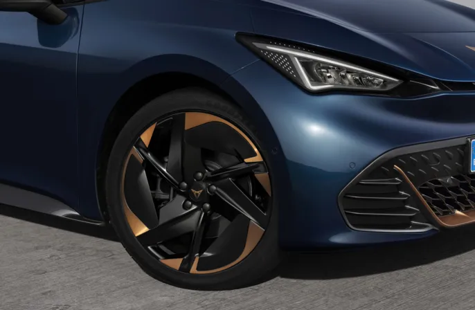 CUPRA-Born_08_HQ-min