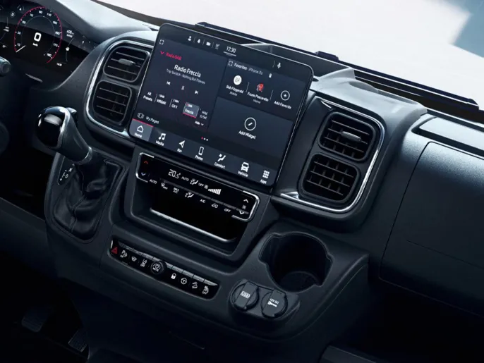 OPEL-MOVANO-MY2023-ICE-partial_connectivity2_4x3-ezgif.com-avif-to-jpg-converter