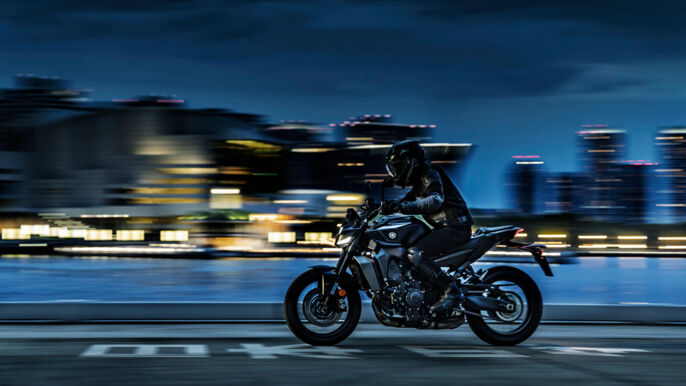 2024-Yamaha-MT09AS-EU-Tech_Black-Action-014-03