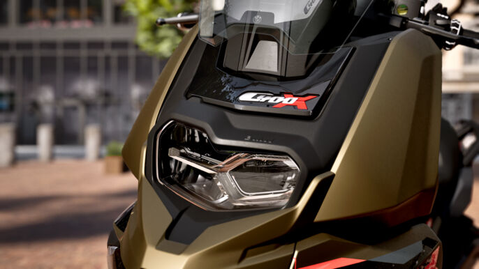 P90571798_highRes_the-new-bmw-c-400-x-