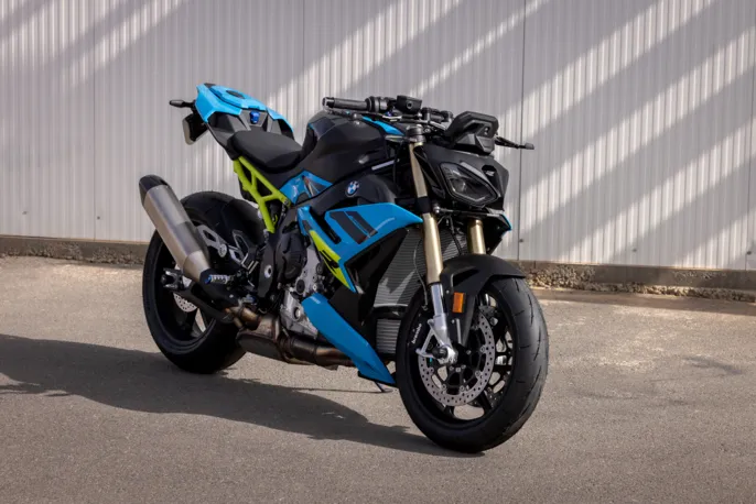 P90572567_highRes_the-new-bmw-s-1000-r