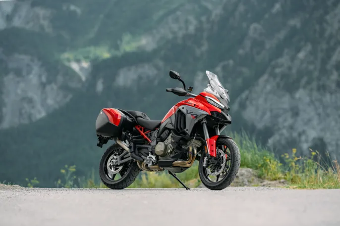 MY25_DUCATI_MULTISTRADA_V4S_DYN_ONLOCATION _19__UC692604_High