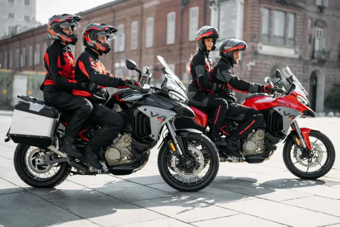 MY25_DUCATI_MULTISTRADA_V4S_DYN_ONLOCATION _18__UC692601_High