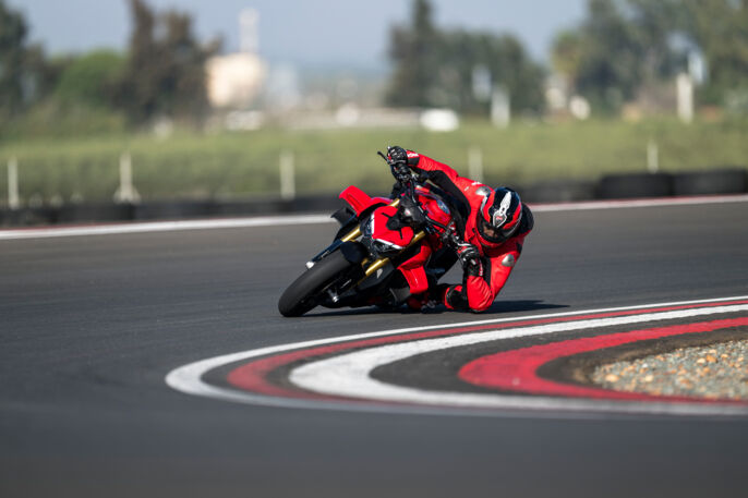 MY25_STREETFIGHTER_V4S_DYN _3__UC731727_High